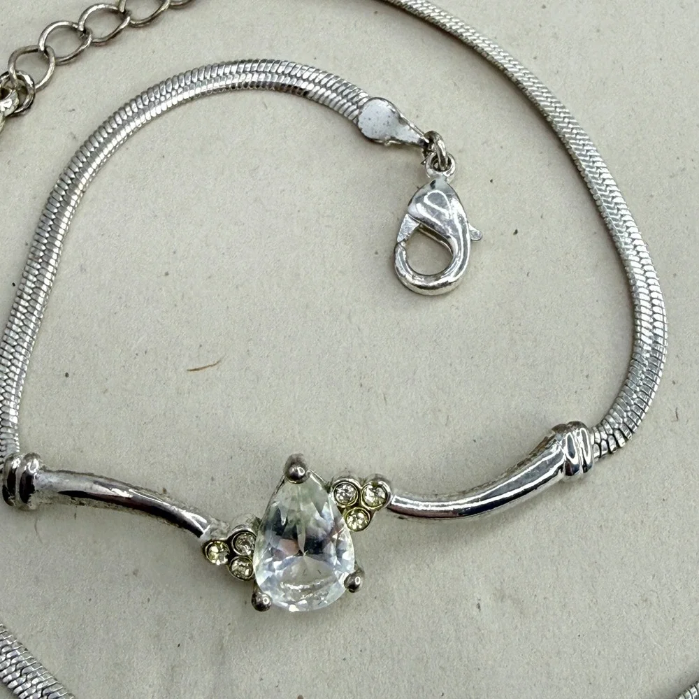 Avon Nina Ricci Elegant Necklace and Bracelet Set Pear Cut Clear Crystal‎